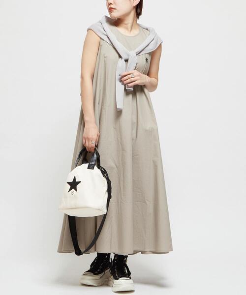 CONVERSE TOKYO（コンバーストウキョウ）の「SLEEVELESS GATHERED VOLUME DRESS（ワンピース・レディース・チャコールグレー/ベージュ/ピンク・FREE）」の3枚目の写真