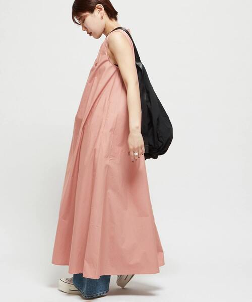 CONVERSE TOKYO（コンバーストウキョウ）の「SLEEVELESS GATHERED VOLUME DRESS（ワンピース・レディース・チャコールグレー/ベージュ/ピンク・FREE）」の2枚目の写真