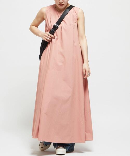 CONVERSE TOKYO（コンバーストウキョウ）の「SLEEVELESS GATHERED VOLUME DRESS（ワンピース・レディース・チャコールグレー/ベージュ/ピンク・FREE）」の5枚目の写真