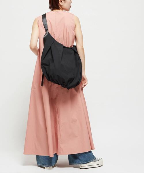CONVERSE TOKYO（コンバーストウキョウ）の「SLEEVELESS GATHERED VOLUME DRESS（ワンピース・レディース・チャコールグレー/ベージュ/ピンク・FREE）」の6枚目の写真