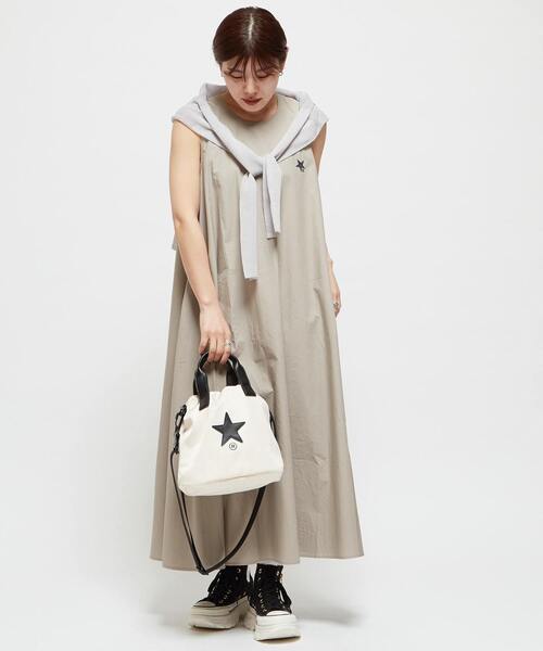CONVERSE TOKYO（コンバーストウキョウ）の「SLEEVELESS GATHERED VOLUME DRESS（ワンピース・レディース・チャコールグレー/ベージュ/ピンク・FREE）」の8枚目の写真