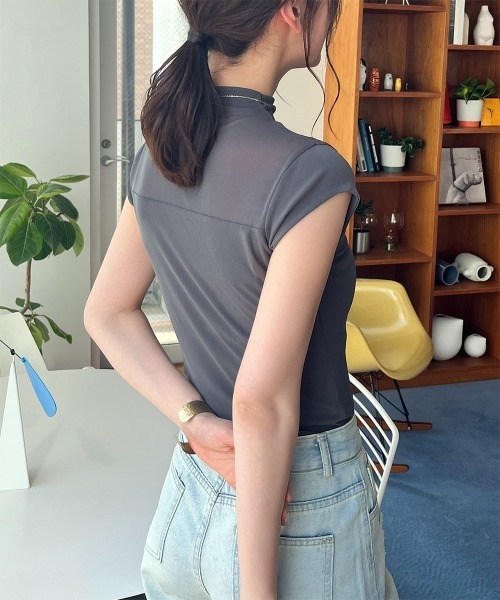 Rejoule(リジュール)の「ノースリーブ ハイネックシアートップス(Tシャツ/カットソー・レディース・ブラック/アイボリー/モカ/ベージュ/ボルドー/チャコールグレー・FREE)」の14枚目の写真