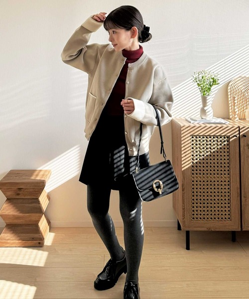 GeeRA（ジーラ）の「春の羽織りに！ゴールドボタン配色カラーニットカーディガン（カーディガン/ボレロ・レディース・チャコール/ベージュ/グレー系その他・SMALL/MEDIUM/LARGE/X-LARGE）」の9枚目の写真