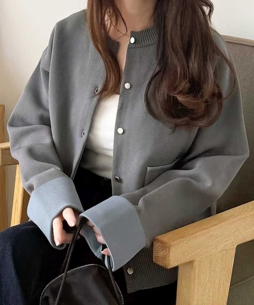GeeRA（ジーラ）の「春の羽織りに！ゴールドボタン配色カラーニットカーディガン（カーディガン/ボレロ・レディース・チャコール/ベージュ/グレー系その他・SMALL/MEDIUM/LARGE/X-LARGE）」の12枚目の写真