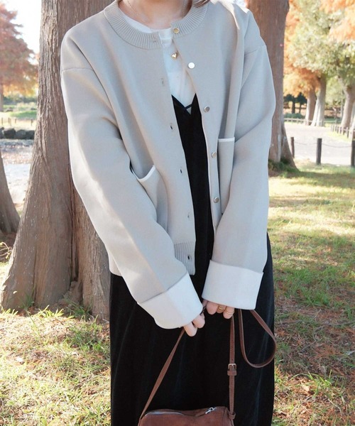 GeeRA（ジーラ）の「春の羽織りに！ゴールドボタン配色カラーニットカーディガン（カーディガン/ボレロ・レディース・チャコール/ベージュ/グレー系その他・SMALL/MEDIUM/LARGE/X-LARGE）」の16枚目の写真