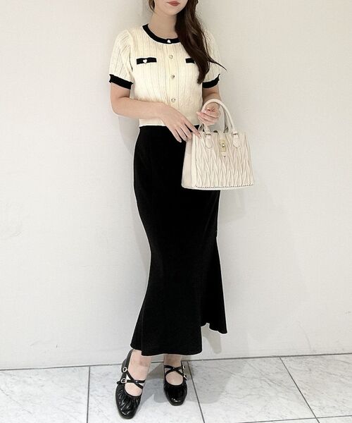 MAJESTIC LEGON(マジェスティックレゴン)の「バイカラーケーブルニットカーデ(カーディガン/ボレロ・レディース・ブラック/ライトグレー/ネイビー/アイボリー・MEDIUM)」の2枚目の写真