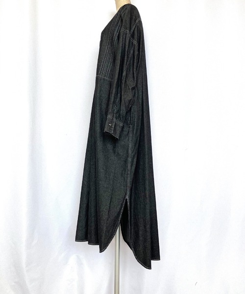 Q（キュー）の「ピンタックデニムワンピース（シャツワンピース・レディース・ネイビー/ブラック・MEDIUM）」の4枚目の写真