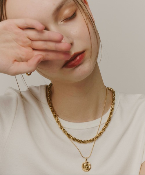 Su1.（スイ）の「【Su1.】【金属アレルギー対応】【ステンレス】ツイストチェーンネックレス（ネックレス・レディース・シルバー/ゴールド・FREE）」の4枚目の写真