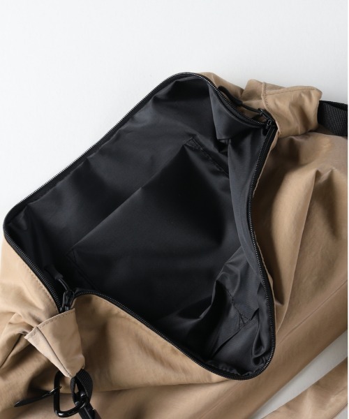 BACK NUMBER（バックナンバー）の「BACK NUMBER(バックナンバー)【メンズ】ラウンドショルダーバッグ（ショルダーバッグ・メンズ・ダークグレー/ライトグレー/ライトベージュ/ブラック・ONE SIZE）」の6枚目の写真