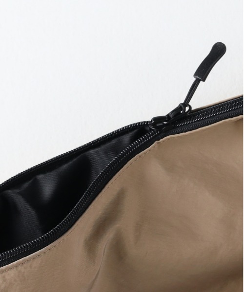 BACK NUMBER（バックナンバー）の「BACK NUMBER(バックナンバー)【メンズ】ラウンドショルダーバッグ（ショルダーバッグ・メンズ・ダークグレー/ライトグレー/ライトベージュ/ブラック・ONE SIZE）」の8枚目の写真
