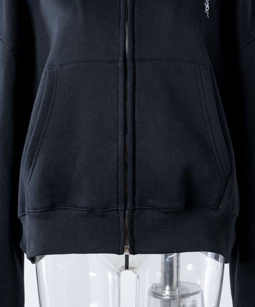 17HR（セブンティーンアワーズ）の「【ユニセックス】コンパクトダブルジップパーカー（パーカー・レディース・ブラック/グレー・FREE）」の13枚目の写真