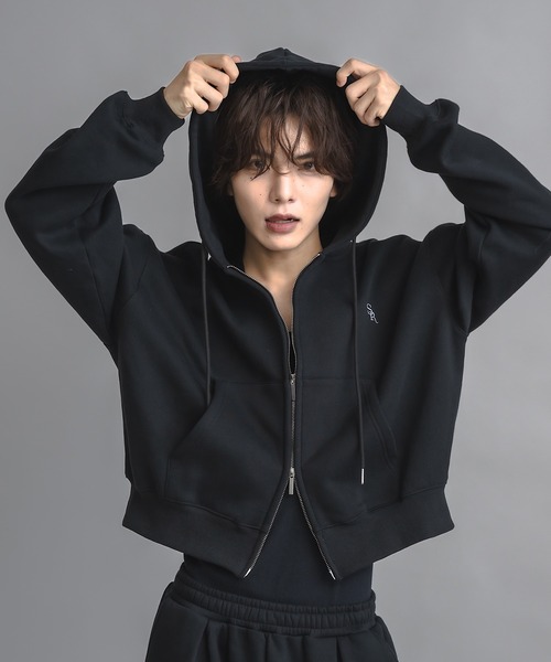 17HR（セブンティーンアワーズ）の「【ユニセックス】コンパクトダブルジップパーカー（パーカー・レディース・ブラック/グレー・FREE）」の4枚目の写真