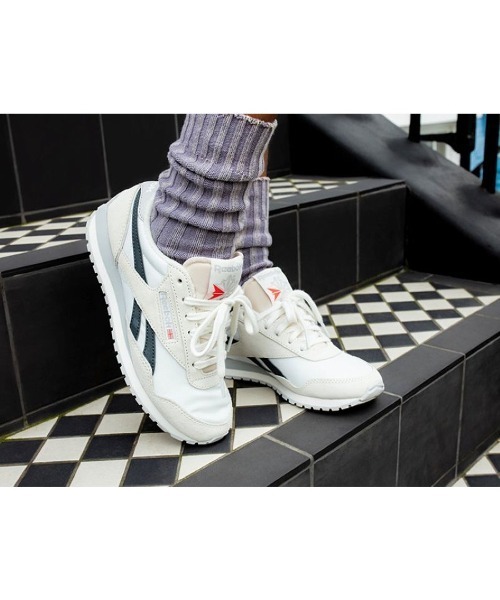 Reebok(リーボック)の「クラシック AZ / CLASSIC AZ(スニーカー・レディース・アイボリー/ブラック・24.5cm/23.5cm/23.0cm/22.5cm/26.0cm/25.5cm/25.0cm/24.0cm/22.0cm)」の5枚目の写真