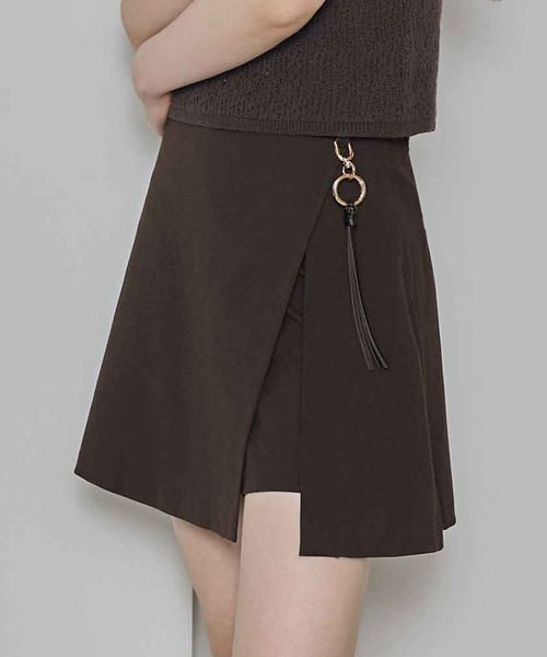 soyun(ソユン)の「チャーム付きインナーパンツスカート(スカート・レディース・チャコールグレー/ブラウン・LARGE/MEDIUM/SMALL)」の2枚目の写真