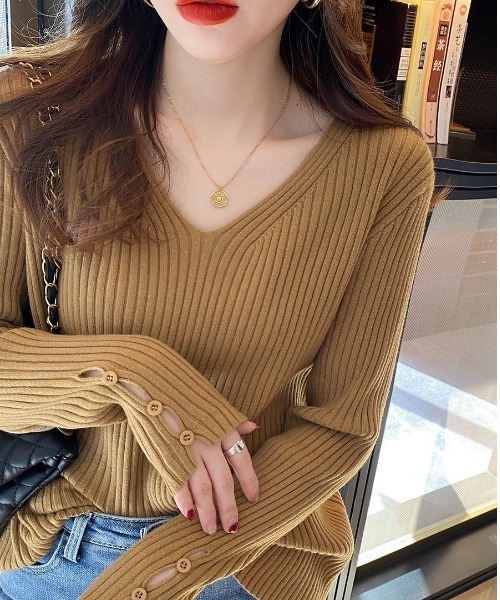 Beststore(ベストストア)の「【秋冬】袖ボタン Vネックニットトップス セーター(ニット/セーター・レディース・ブラック/ダークグリーン/ホワイト/グリーン/ブラウン/キャメル・FREE)」の6枚目の写真