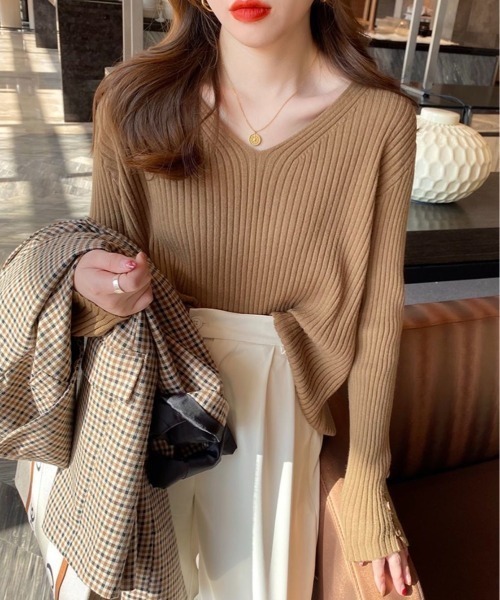 Beststore(ベストストア)の「【秋冬】袖ボタン Vネックニットトップス セーター(ニット/セーター・レディース・ブラック/ダークグリーン/ホワイト/グリーン/ブラウン/キャメル・FREE)」の1枚目の写真