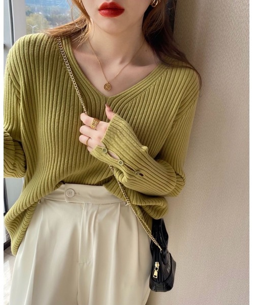 Beststore(ベストストア)の「【秋冬】袖ボタン Vネックニットトップス セーター(ニット/セーター・レディース・ブラック/ダークグリーン/ホワイト/グリーン/ブラウン/キャメル・FREE)」の5枚目の写真