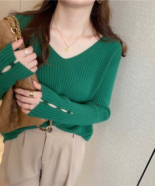 Beststore(ベストストア)の「【秋冬】袖ボタン Vネックニットトップス セーター(ニット/セーター・レディース・ブラック/ダークグリーン/ホワイト/グリーン/ブラウン/キャメル・FREE)」の4枚目の写真