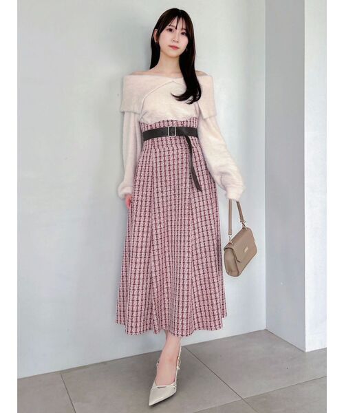 dazzlin(ダズリン)の「サイドタックベルトフレアスカート(スカート・レディース・レッド/ベージュ/アイボリー/ブラック・SMALL/MEDIUM)」の20枚目の写真