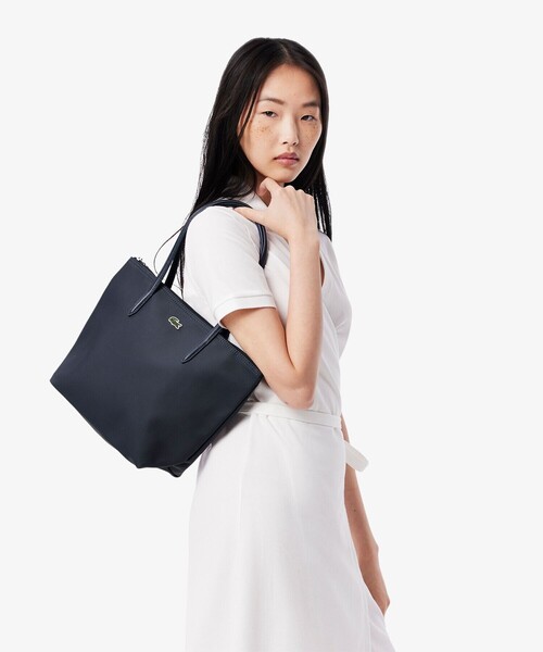 LACOSTE(ラコステ)の「L.12.12 CONCEPT スモールサイズトートバッグ(トートバッグ・レディース・サンドベージュ/ダークネイビー/ブラック/ベージュ・FREE)」の6枚目の写真