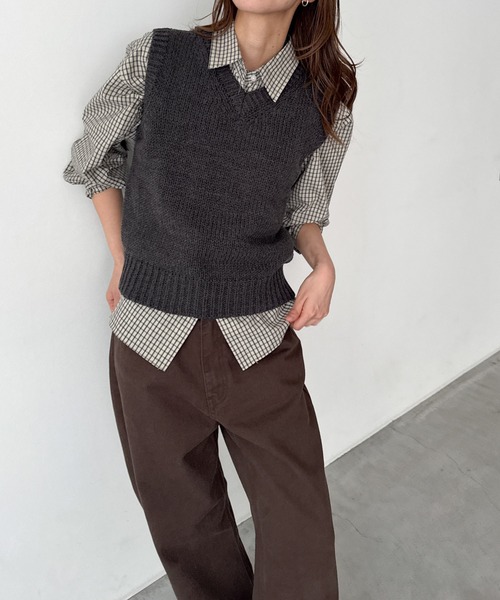 CANAL JEAN（キャナルジーン）の「El mar　ウール混Vネックニットベスト（ベスト・レディース・チャコールグレー/クリーム・ONE SIZE）」の2枚目の写真