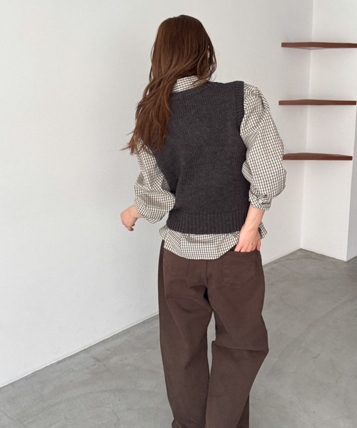 CANAL JEAN（キャナルジーン）の「El mar　ウール混Vネックニットベスト（ベスト・レディース・チャコールグレー/クリーム・ONE SIZE）」の4枚目の写真