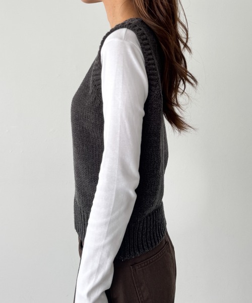 CANAL JEAN（キャナルジーン）の「El mar　ウール混Vネックニットベスト（ベスト・レディース・チャコールグレー/クリーム・ONE SIZE）」の10枚目の写真