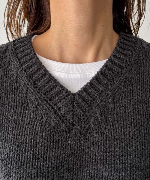 CANAL JEAN（キャナルジーン）の「El mar　ウール混Vネックニットベスト（ベスト・レディース・チャコールグレー/クリーム・ONE SIZE）」の12枚目の写真