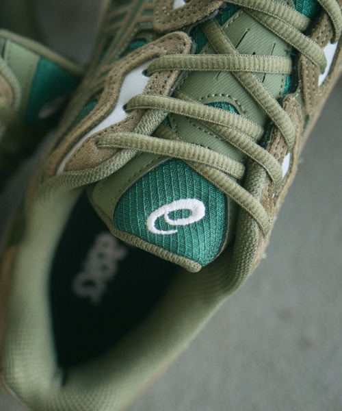 ASICS（アシックス）の「GEL-NYC　1203A739.300（スニーカー・メンズ・カーキ・23.5cm/24.0cm/24.5cm/26.0cm/26.5cm/27.0cm/27.5cm/28.0cm/28.5cm/29.0cm/25.5cm/25.0cm/23.0cm）」の3枚目の写真