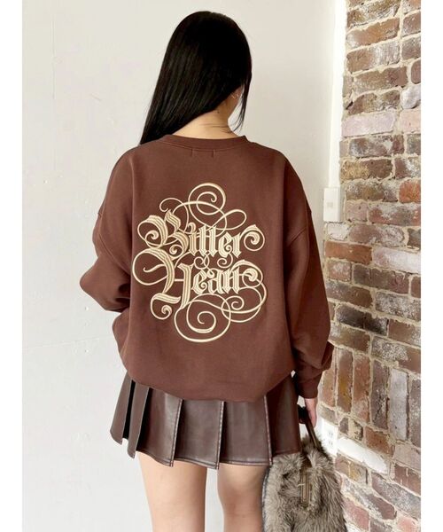 EVRIS(エヴリス)の「【裏起毛】Bitter Heart BIG スウェットトップス(スウェット・レディース・パープル/ブラウン/グレー/ブラック・FREE)」の1枚目の写真