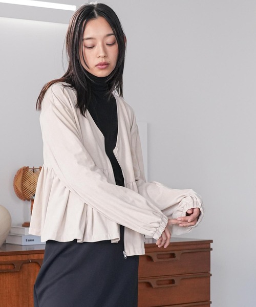 mili an deni(ミリアンデニ)の「スウェードフロントジップペプラムブラウス(ノーカラージャケット・レディース・ブラウン/キャメル/ライトベージュ・M)」の7枚目の写真