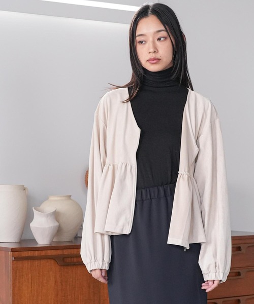 mili an deni(ミリアンデニ)の「スウェードフロントジップペプラムブラウス(ノーカラージャケット・レディース・ブラウン/キャメル/ライトベージュ・M)」の12枚目の写真