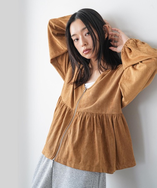 mili an deni(ミリアンデニ)の「スウェードフロントジップペプラムブラウス(ノーカラージャケット・レディース・ブラウン/キャメル/ライトベージュ・M)」の15枚目の写真