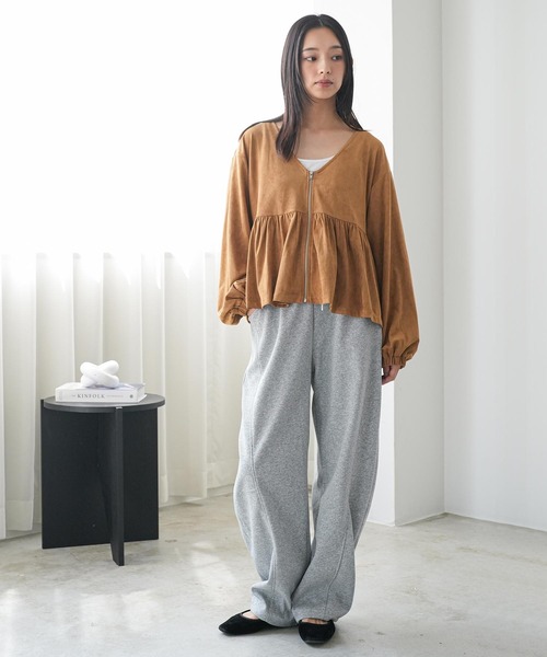 mili an deni(ミリアンデニ)の「スウェードフロントジップペプラムブラウス(ノーカラージャケット・レディース・ブラウン/キャメル/ライトベージュ・M)」の5枚目の写真