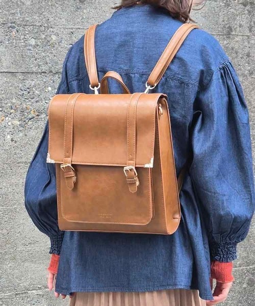 Bleu Bleuet(ブルーブルーエ)の「ベルト縦型サッチェルバッグ(バックパック/リュック・レディース・ブラウン/ワイン/ブラック・FREE)」の1枚目の写真