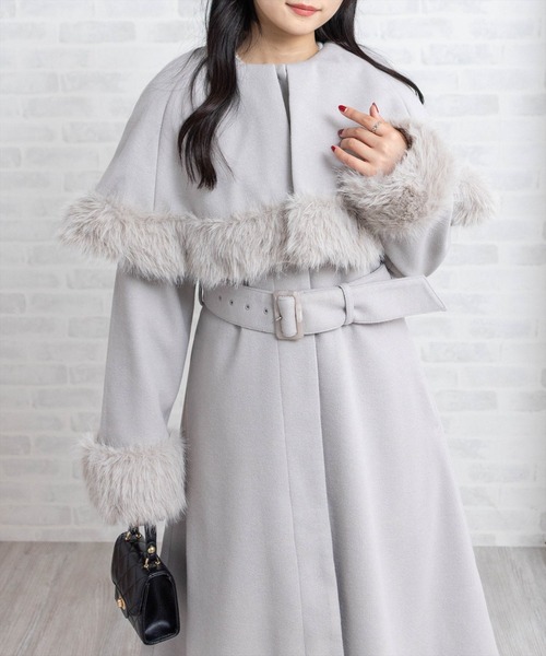 CLEAR BASIC（クリアベーシック）の「ファー付き2wayケープロングコート[大人 フェミニン 上品]≪AW新作≫（その他アウター・レディース・アイボリー/グレイッシュベージュ・F）」の5枚目の写真