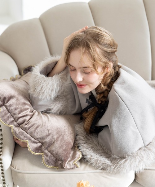 CLEAR BASIC（クリアベーシック）の「ファー付き2wayケープロングコート[大人 フェミニン 上品]≪AW新作≫（その他アウター・レディース・アイボリー/グレイッシュベージュ・F）」の21枚目の写真