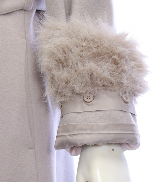 CLEAR BASIC（クリアベーシック）の「ファー付き2wayケープロングコート[大人 フェミニン 上品]≪AW新作≫（その他アウター・レディース・アイボリー/グレイッシュベージュ・F）」の6枚目の写真