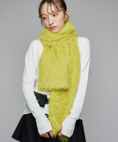 Narcissus(ナルシス)の「シャギーボリュームマフラー/カラーマフラー(マフラー・レディース・イエロー/レッド/ブラック・FREE)」の2枚目の写真