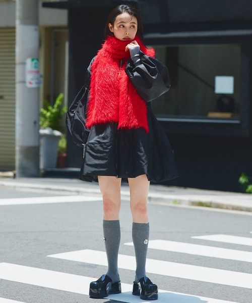 Narcissus(ナルシス)の「シャギーボリュームマフラー/カラーマフラー(マフラー・レディース・イエロー/レッド/ブラック・FREE)」の10枚目の写真