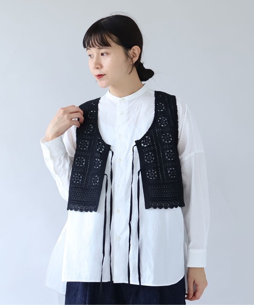 yuni(ユニ )の「コットンレース 2way ビスチェ(ベスト・レディース・ホワイト/ブラック・FREE)」の1枚目の写真
