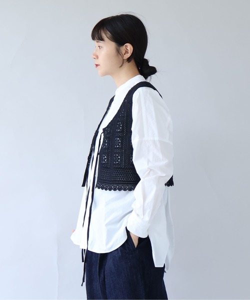 yuni(ユニ )の「コットンレース 2way ビスチェ(ベスト・レディース・ホワイト/ブラック・FREE)」の4枚目の写真