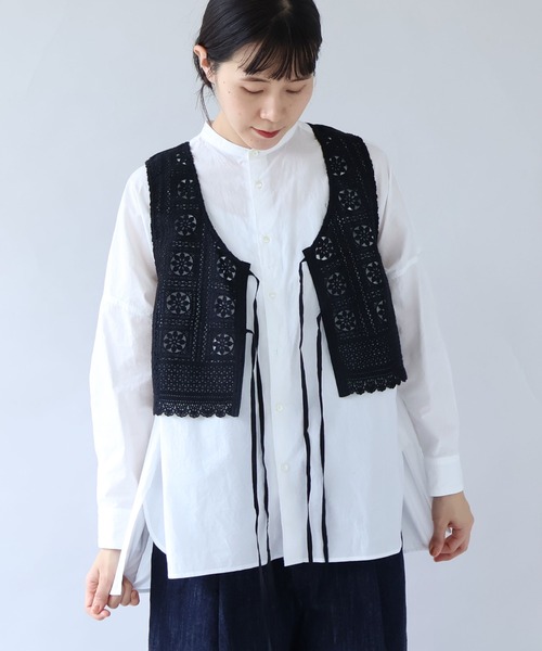 yuni(ユニ )の「コットンレース 2way ビスチェ(ベスト・レディース・ホワイト/ブラック・FREE)」の5枚目の写真