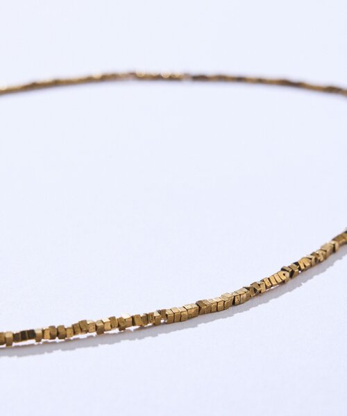 RIVE DROITE（リヴドロワ）の「【首元にアクセント】ヘマタイトショートネックレス3（ネックレス・レディース・ゴールド・FREE）」の3枚目の写真