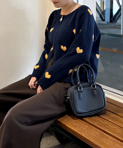 ISOOK（アイスー）の「【ISOOK / アイスー】ハート柄ニットカーディガン / ダブルジップ ファスナー ニット セーター クロップド丈 ショート丈 厚手 クルーネック 丸首 羽織り ネイビー グレー ZOZOTOWN限定（カーディガン/ボレロ・レディース・ネイビー/グレー・FREE）」の7枚目の写真