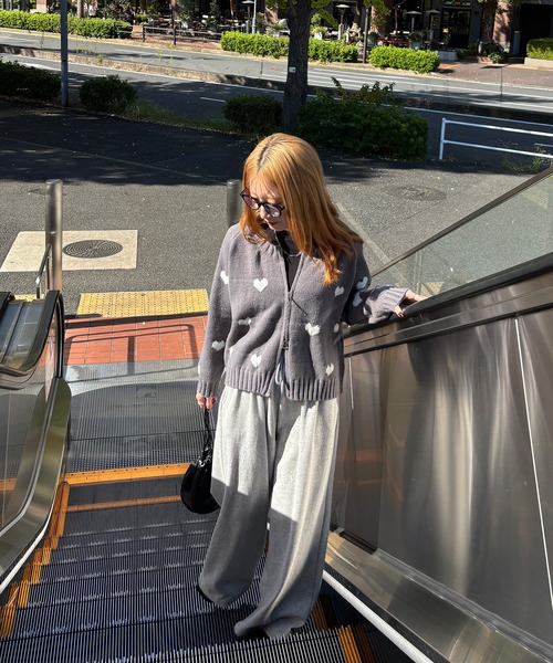 ISOOK（アイスー）の「【ISOOK / アイスー】ハート柄ニットカーディガン / ダブルジップ ファスナー ニット セーター クロップド丈 ショート丈 厚手 クルーネック 丸首 羽織り ネイビー グレー ZOZOTOWN限定（カーディガン/ボレロ・レディース・ネイビー/グレー・FREE）」の5枚目の写真