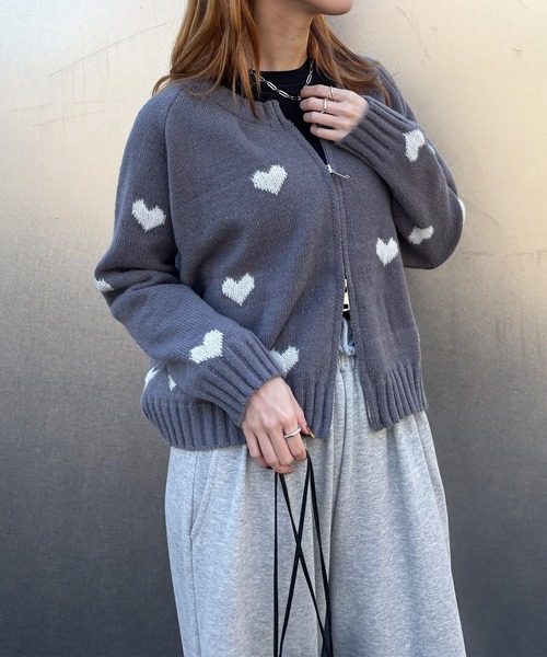 ISOOK（アイスー）の「【ISOOK / アイスー】ハート柄ニットカーディガン / ダブルジップ ファスナー ニット セーター クロップド丈 ショート丈 厚手 クルーネック 丸首 羽織り ネイビー グレー ZOZOTOWN限定（カーディガン/ボレロ・レディース・ネイビー/グレー・FREE）」の10枚目の写真