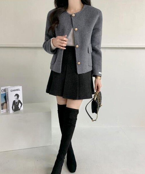 ONEP STAR(ワンピスター)の「ゴールドボタン付きウール調ジャケット(ノーカラージャケット・レディース・ライトグレー/ダークグレー/オフホワイト/ライトブラウン・FREE)」の9枚目の写真