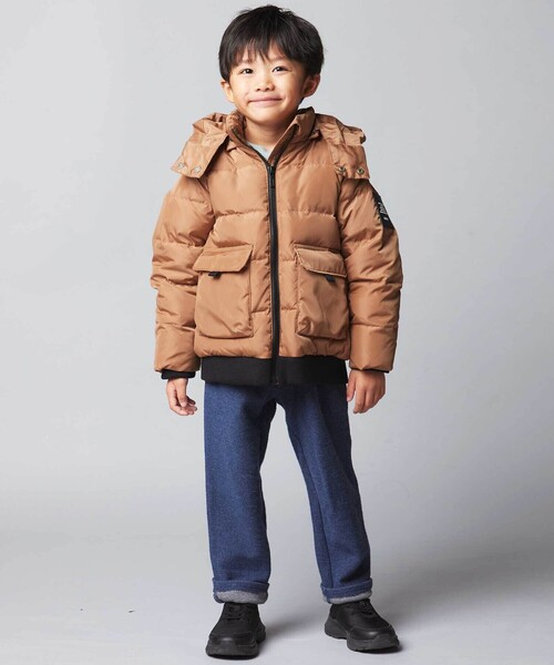 BeBe(ベベ)の「【撥水加工】タフタフラップポケットフードダウンコート(ダウンジャケット/コート・キッズ・キャメル/ブルー・110cm/120cm/130cm/150cm/140cm)」の4枚目の写真