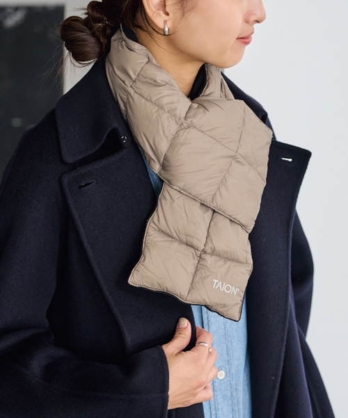 FRAMeWORK（フレームワーク）の「TAION/タイオン BASIC DOWN スカーフ（マフラー・レディース・キャメル/ブラウン/ブラック/ベージュ・FREE）」の2枚目の写真